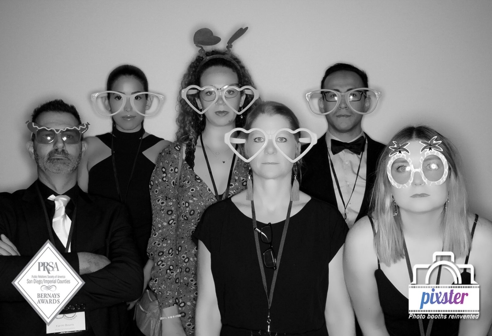 Mixte team wearing silly glasses with serious faces